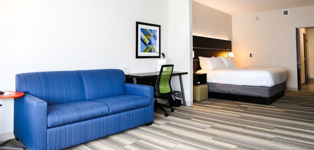 Suite, 2 Queen Beds, Accessible (Mobility, Accessible Tub) photo 2