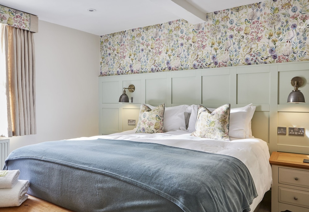Double or Twin Room, Ensuite, River View photo 1
