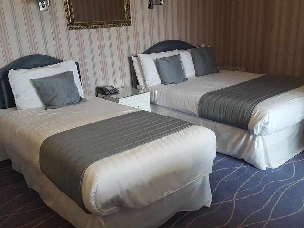 Twin Room, Ensuite photo 2