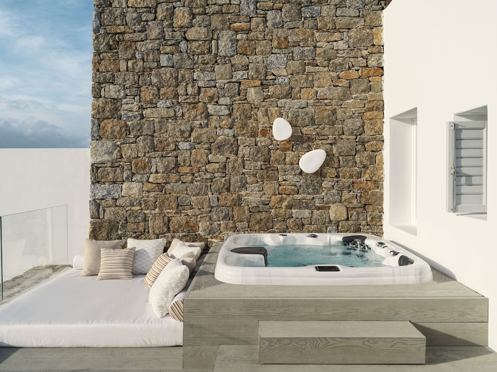 DELTA Room with Outdoor Jacuzzi & Sea View - Photo 4