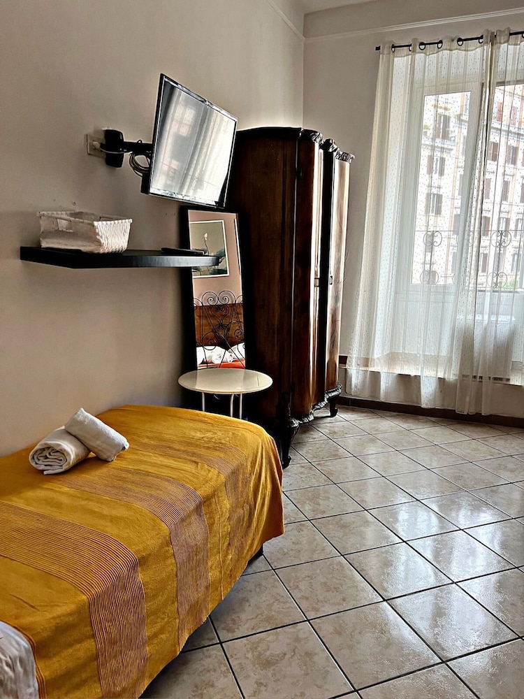 Quadruple room ensuite 3°floor no lift photo 3