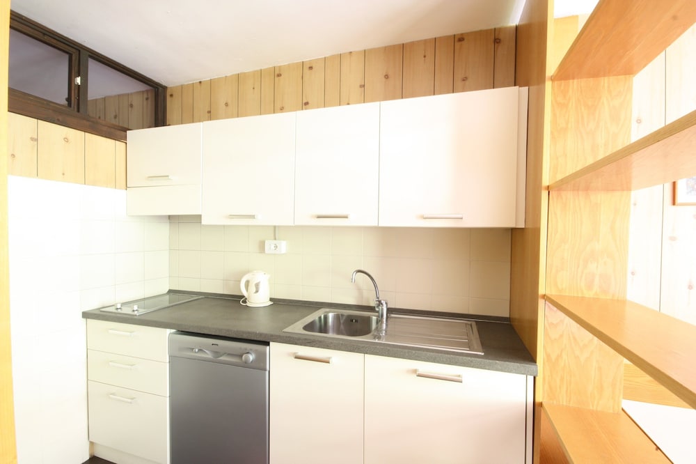 Apartment, 2 Bedrooms (7 pax) photo 2