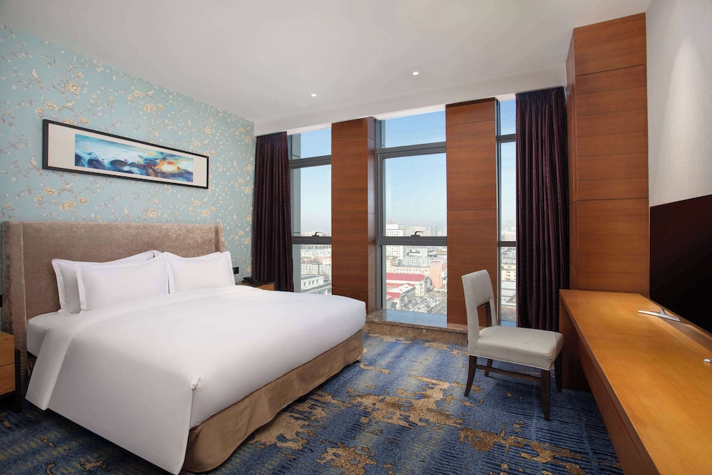 Superior Room, 1 King Bed, Non Smoking photo 1