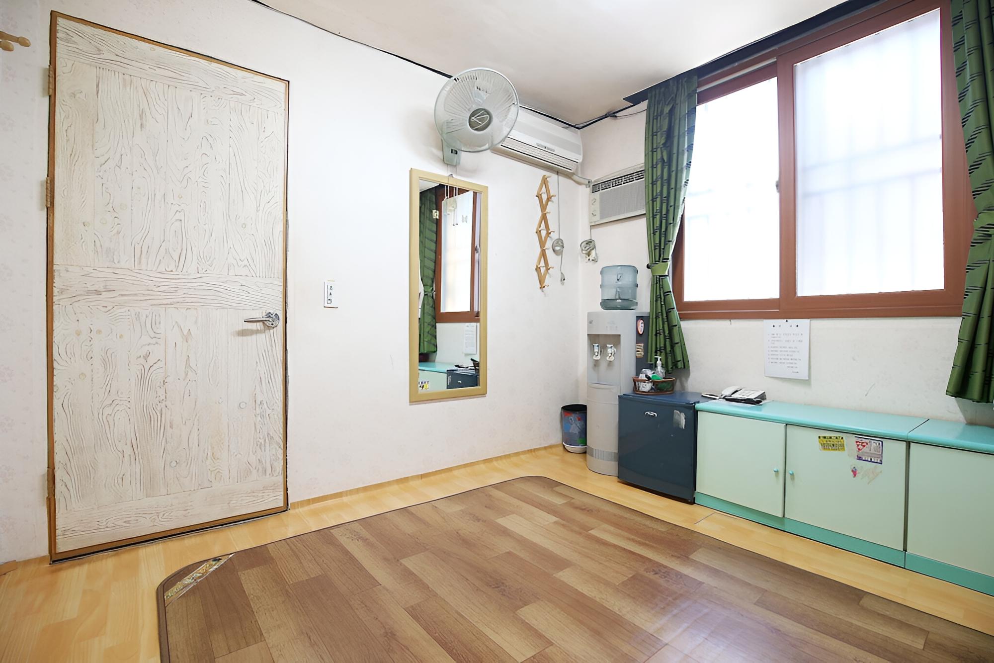 Room (On-dol) photo 1