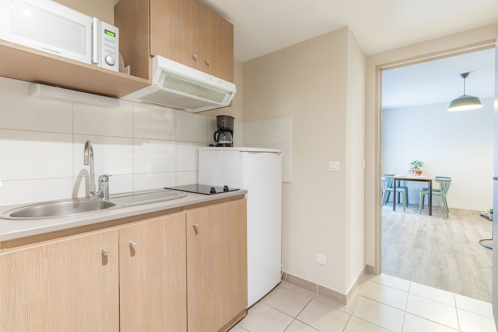 Basic Apartment - Photo 3