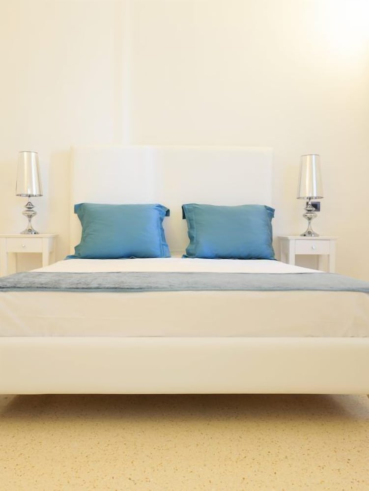 Deluxe Room - Photo 8