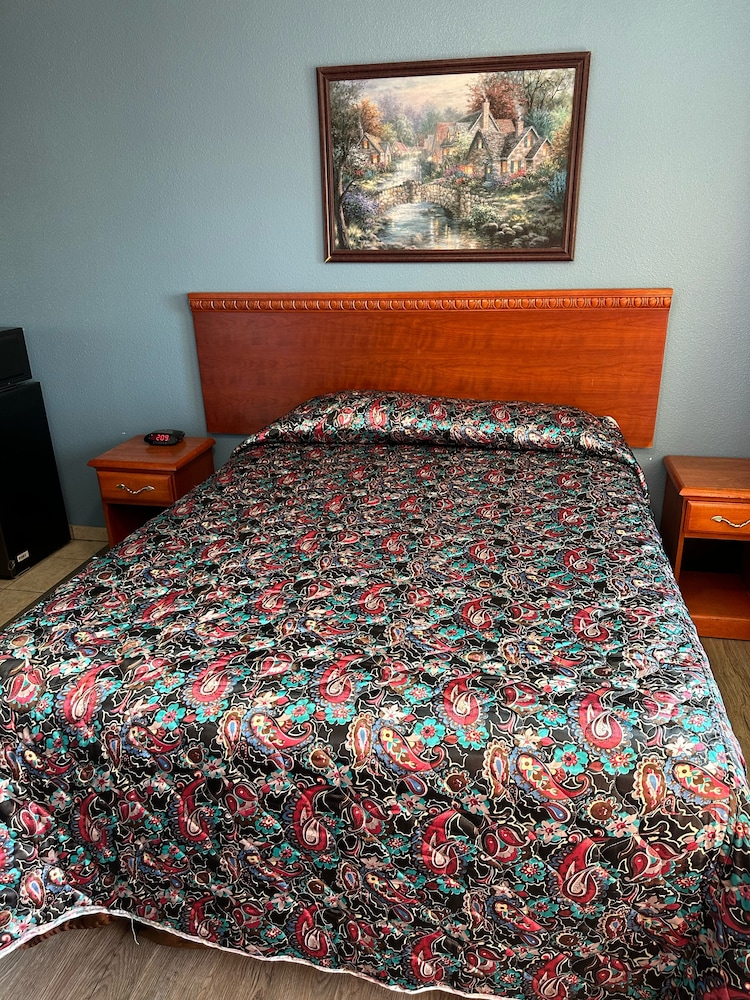 Room, 1 King Bed, Non Smoking photo 1