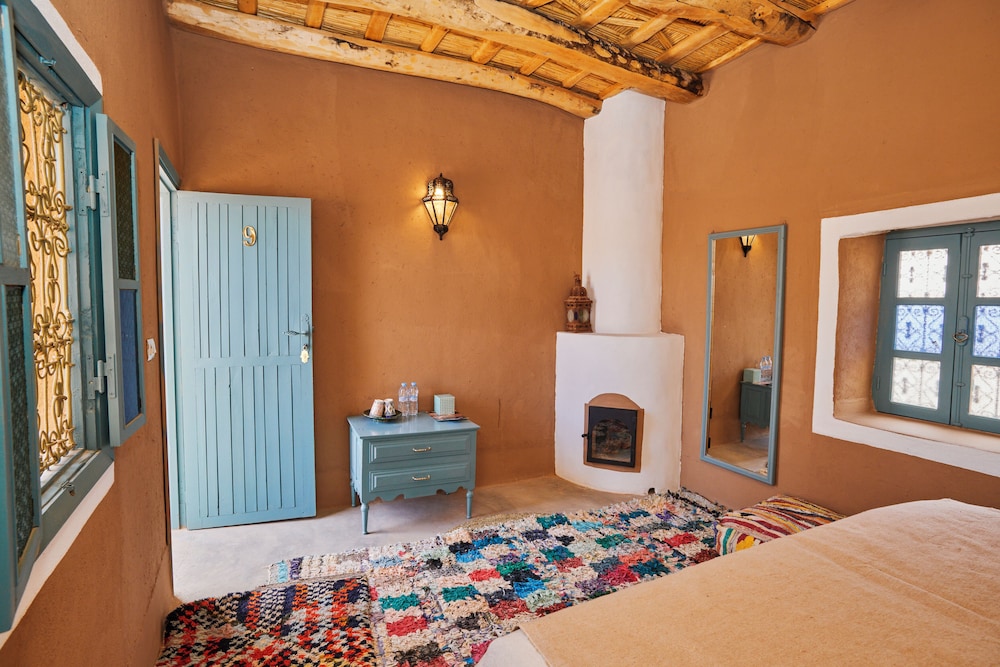 Comfort Room, 1 King Bed, Non Smoking, Fireplace photo 1