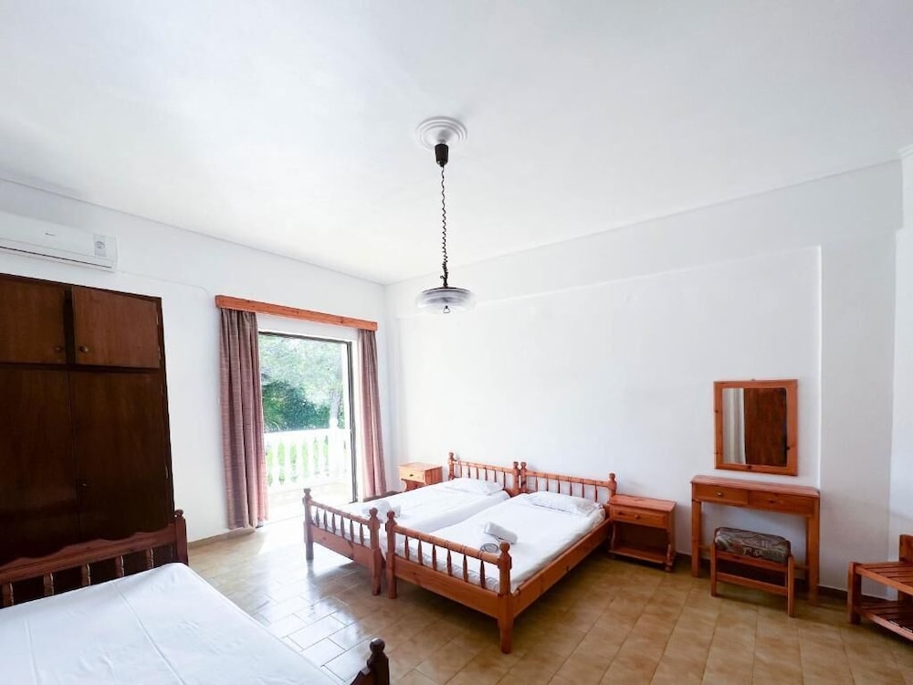 Basic Twin Room, Balcony