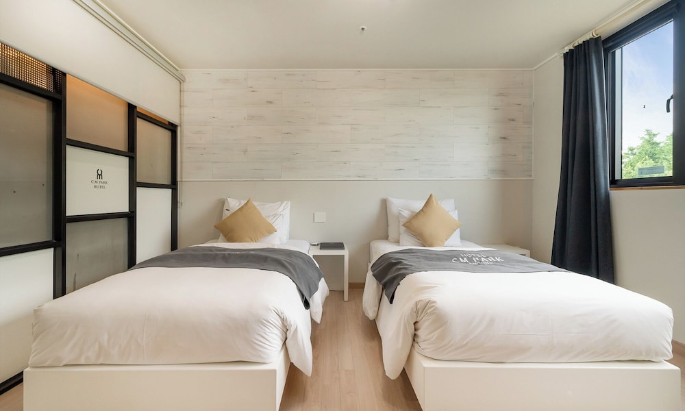 Standard Twin Room - Photo 5