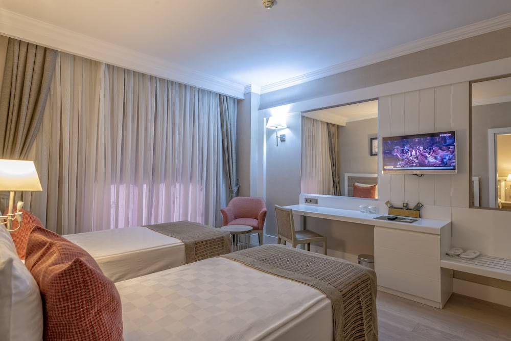 Standard Room, Pool View photo 2