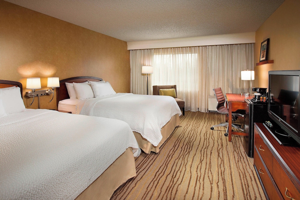 Room, 2 Queen Beds - Photo 3
