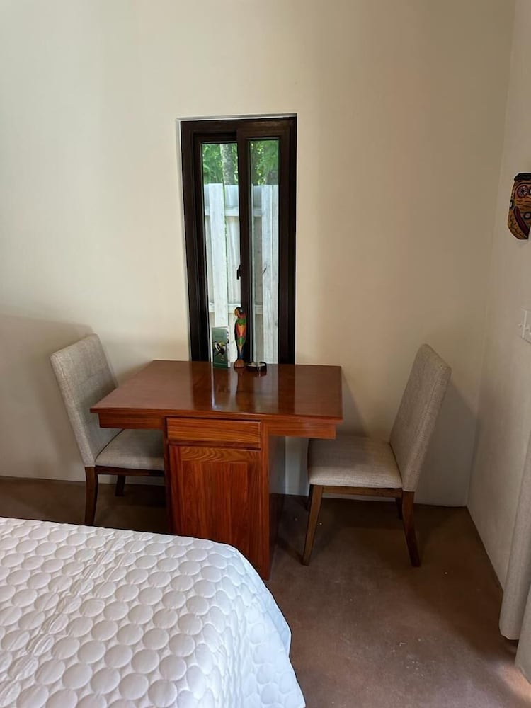 Honeymoon Suite, 1 King Bed, Pool View, Poolside (Macaw) photo 3