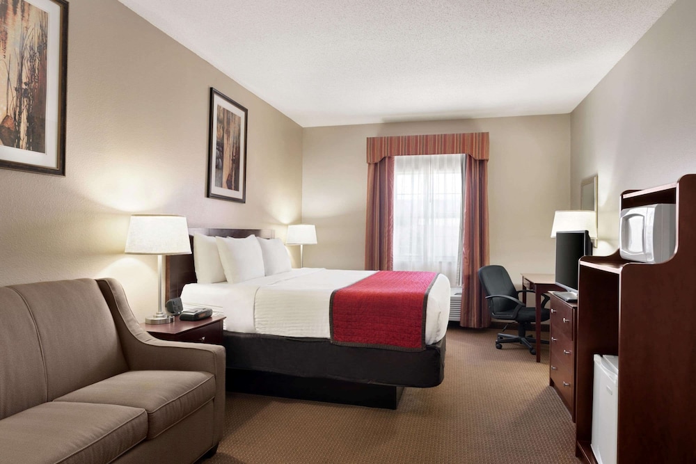 Room, 1 King Bed with Sofa bed, Non Smoking (Upgraded) - Photo 1