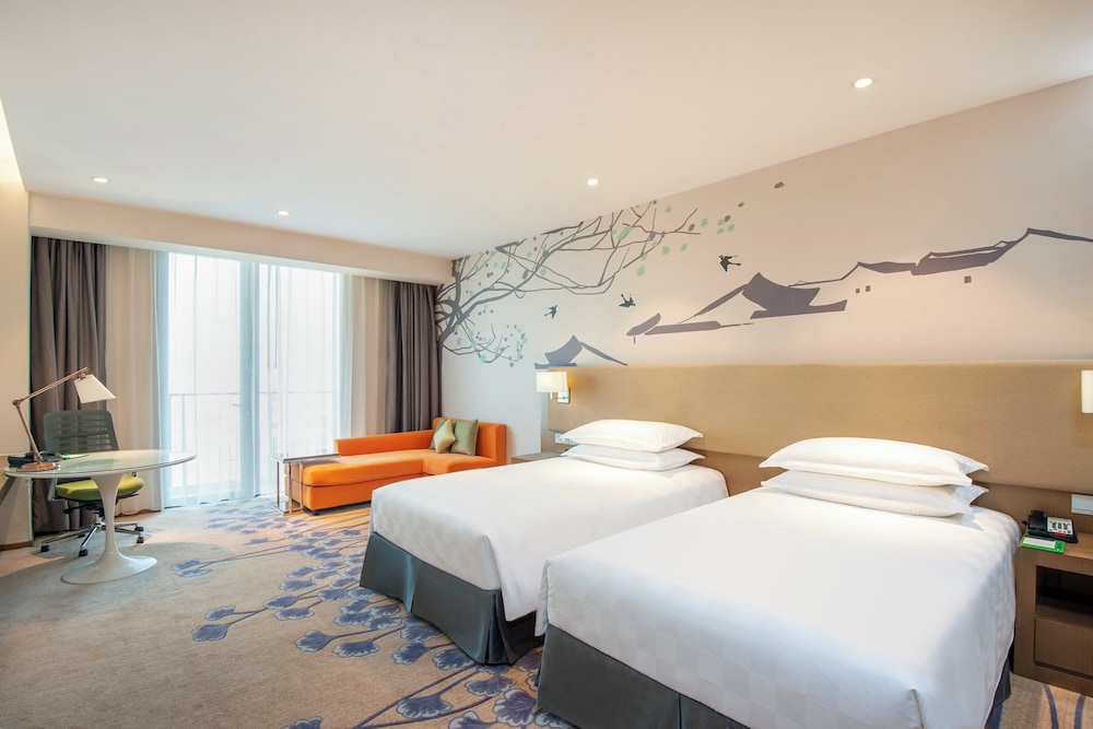 Standard Room, 1 King Bed, Balcony