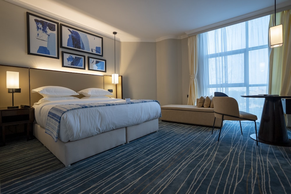 Deluxe Room, 1 King Bed - Photo 2