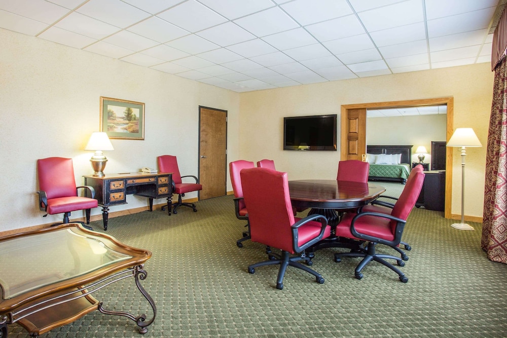 Suite, 1 Bedroom, Non Smoking (South Tower) - Photo 1