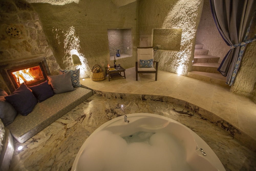 Royal Suite, Balcony (cave) photo 3