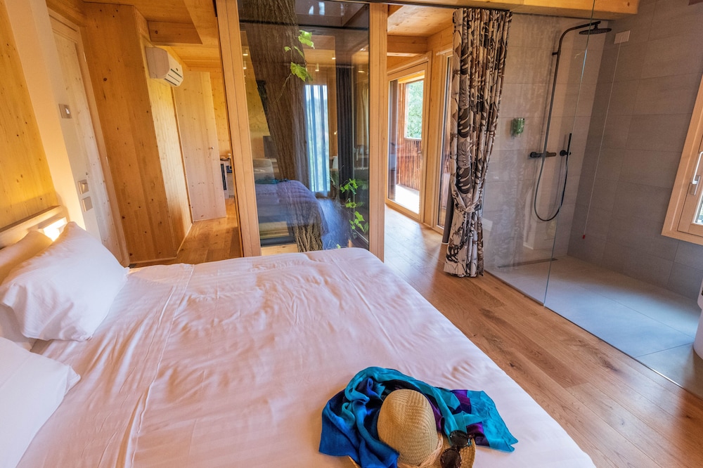 Exclusive Tree House photo 3