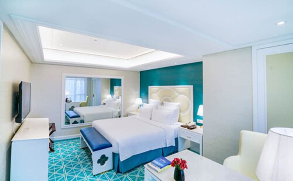 Club Room, 1 King Bed (Studio) - Photo 1