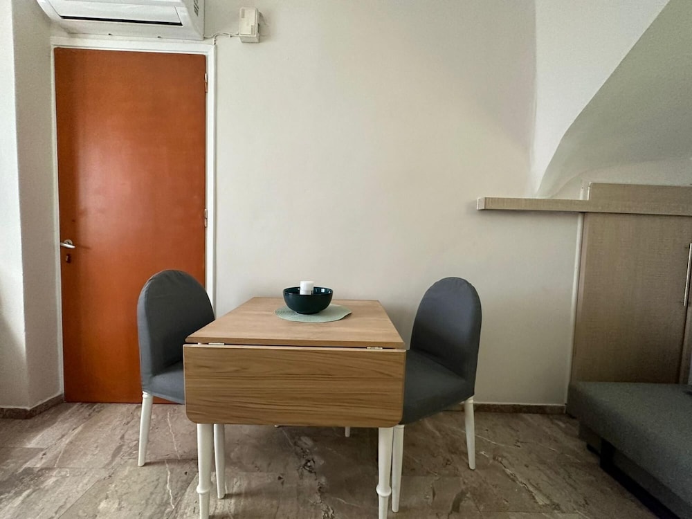 Apartment photo 2