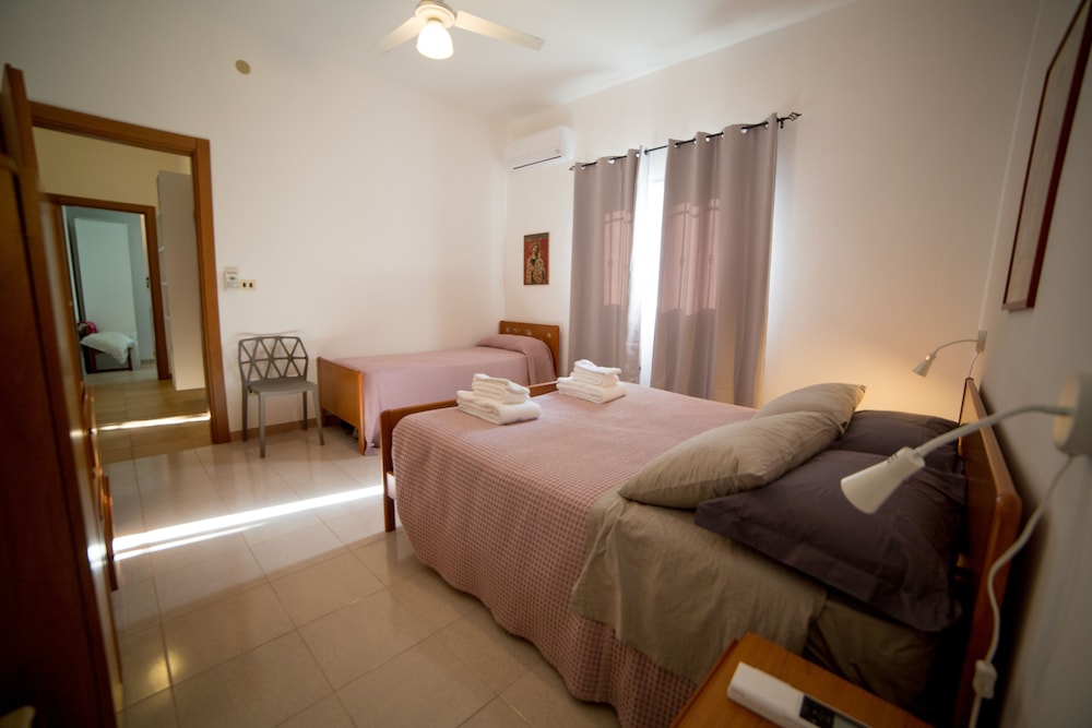 House, 3 Bedrooms photo 2