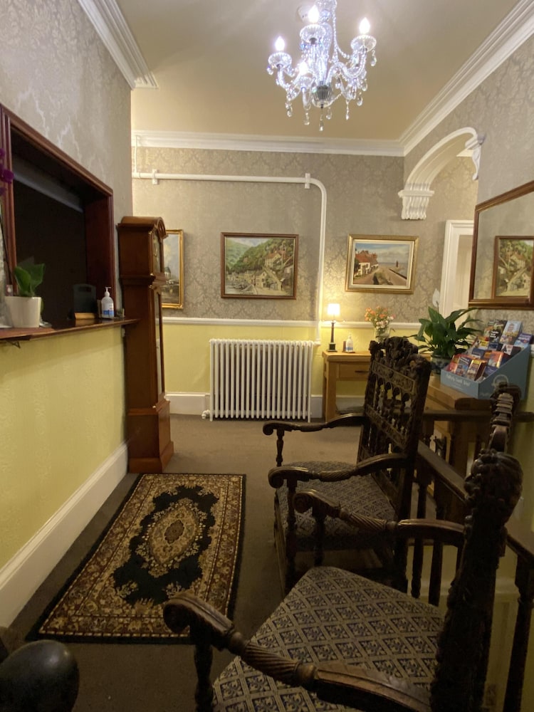Classic Double Room, Ensuite, Partial Sea View photo 3
