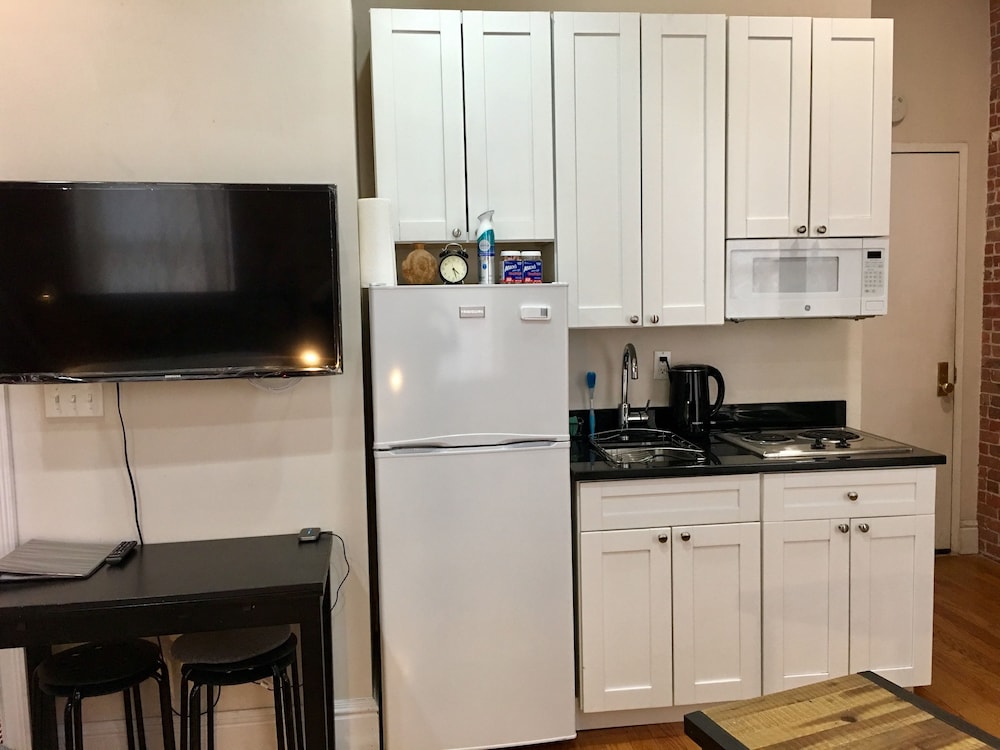 Deluxe Studio, Multiple Beds, Kitchenette photo 2