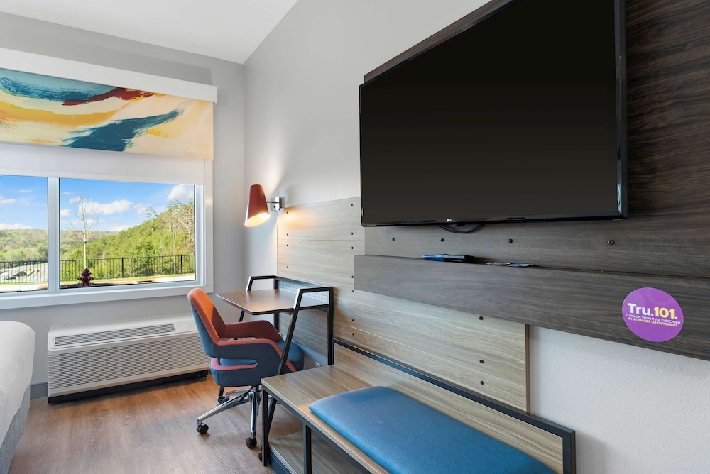 Room, 1 King Bed, Accessible (Hearing) - Photo 2