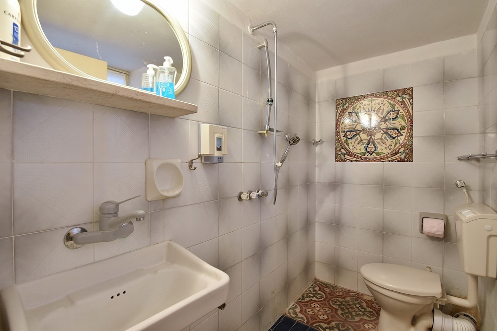 Basic Triple Room photo 3