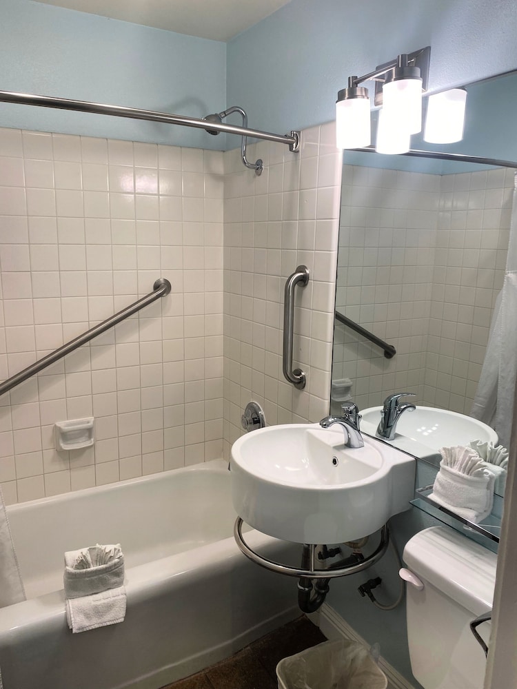 Superior Room, 1 King Bed, Executive Level - Photo 6