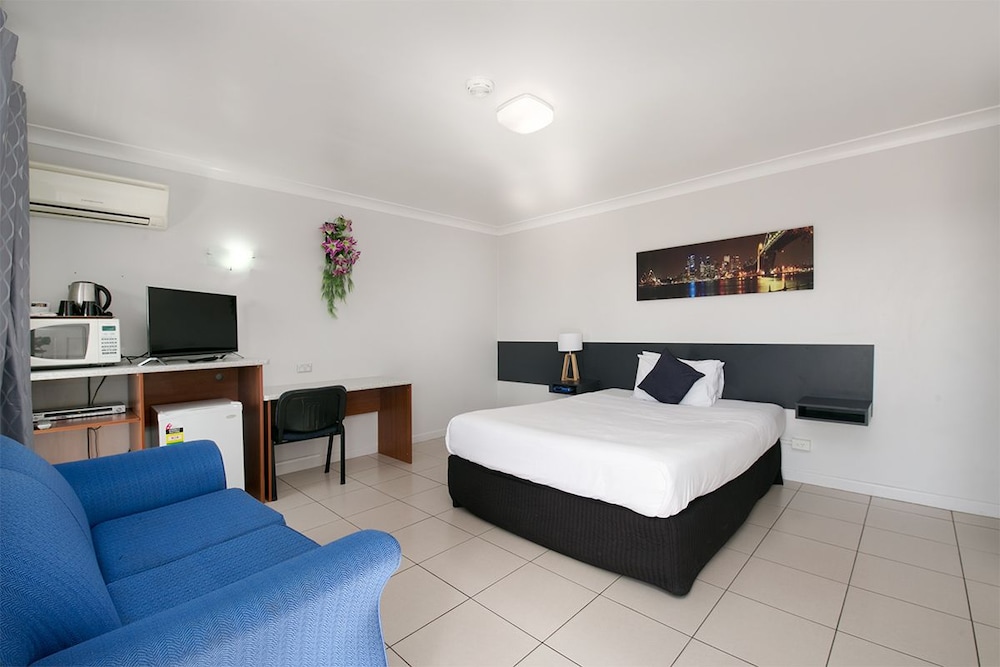 Deluxe Studio Suite, 1 Queen Bed photo 1