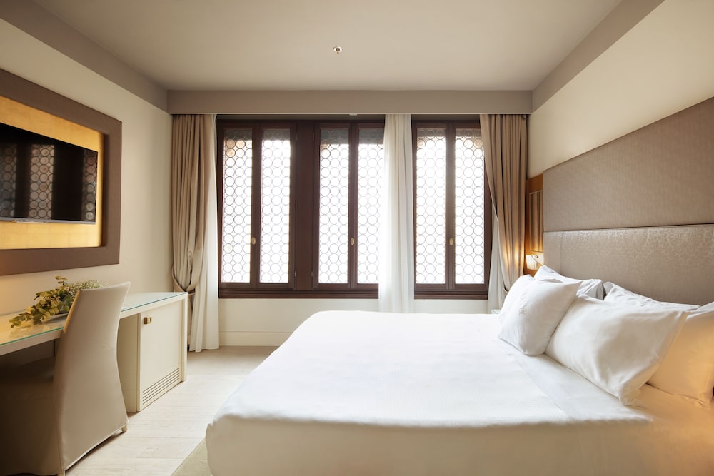Premium Room thumbnail 6