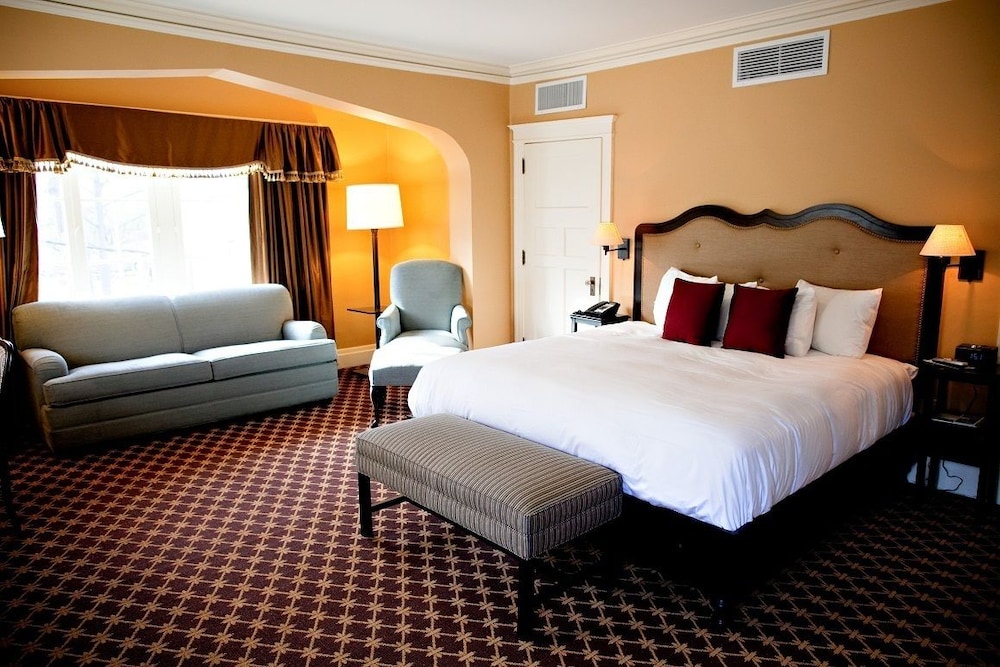 Standard Suite, 1 King Bed with Sofa bed (Amberson House) photo 2