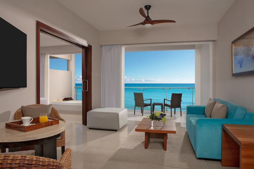 Preferred Club Suite Ocean Front King