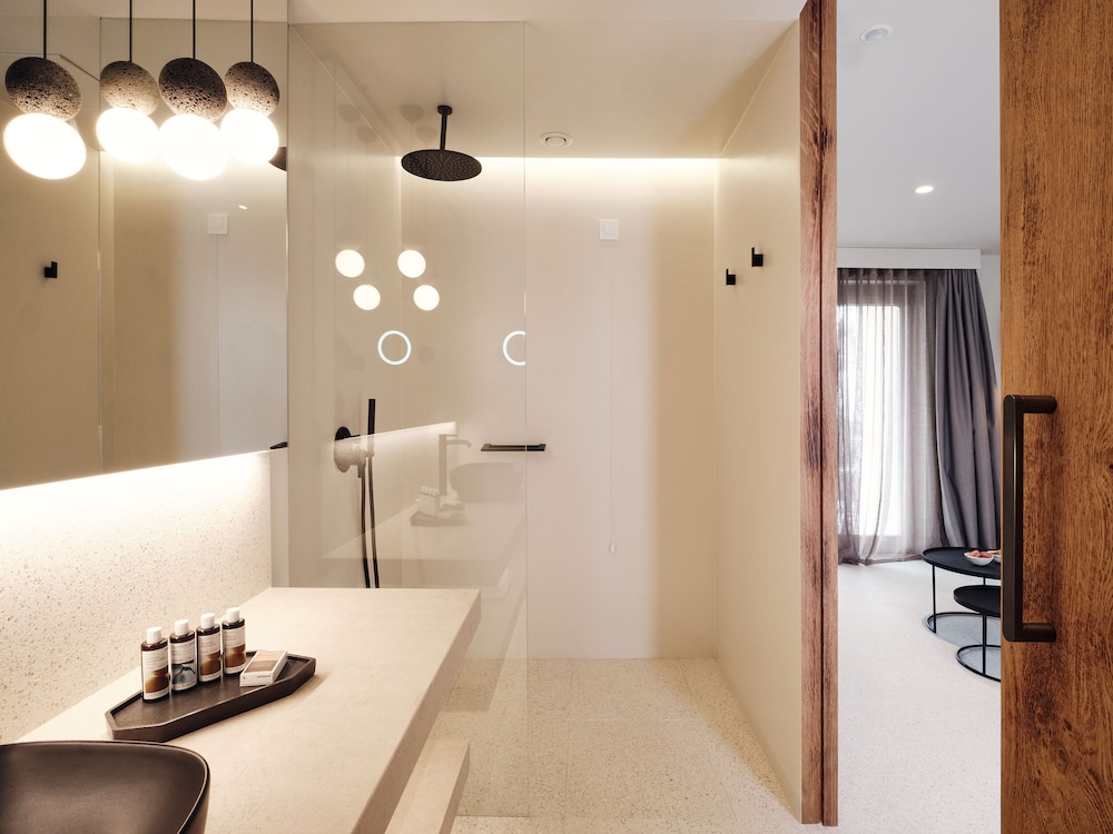 Harmonia Junior Balcony Suite - Photo 13