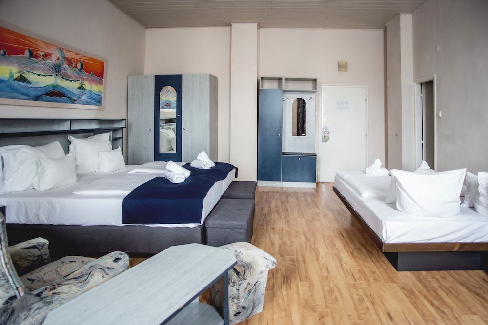Junior Double or Twin Room photo 3