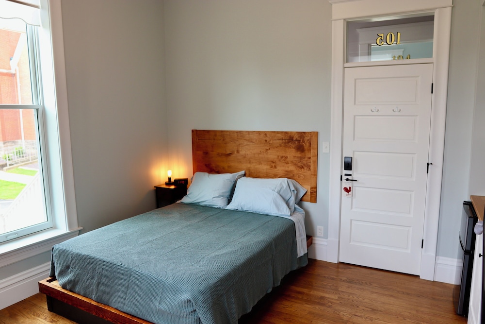 2nd Floor Suite photo 2