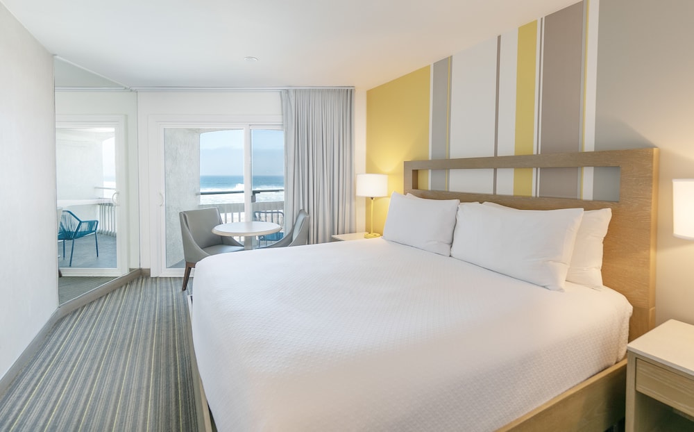 Room, 1 King Bed, Balcony, Ocean View - Photo 1