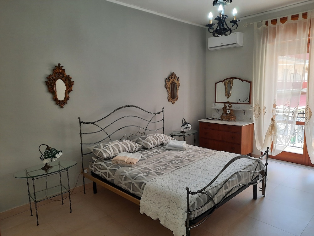 Traditional Room, City View