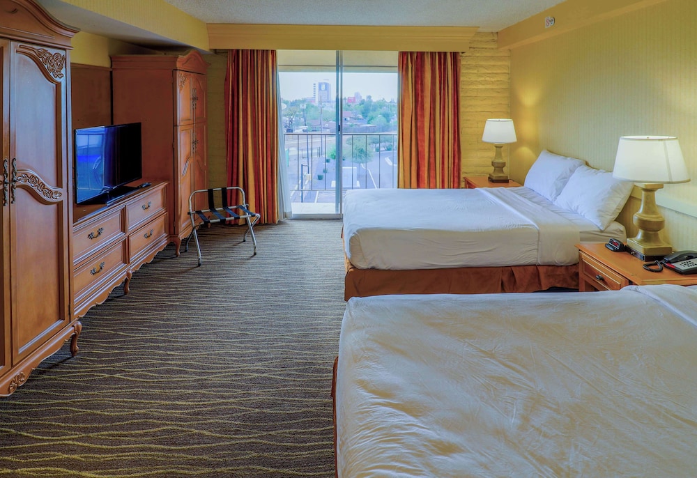 Standard Room, 2 Double Beds, Non Smoking - Photo 4