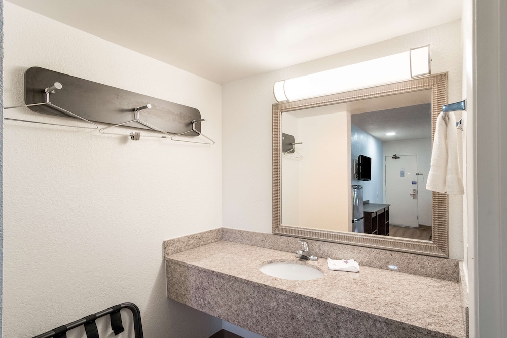 Deluxe Double Room, 1 King Bed, Accessible, Non Smoking photo 2
