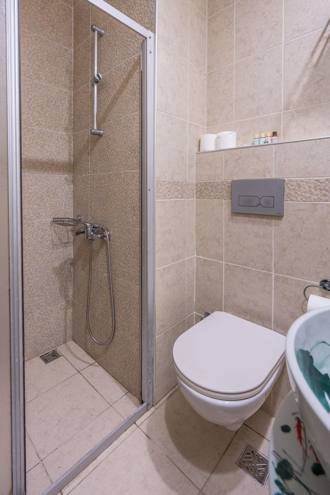 Economy Room, 1 Double or 2 Twin Beds - Photo 4