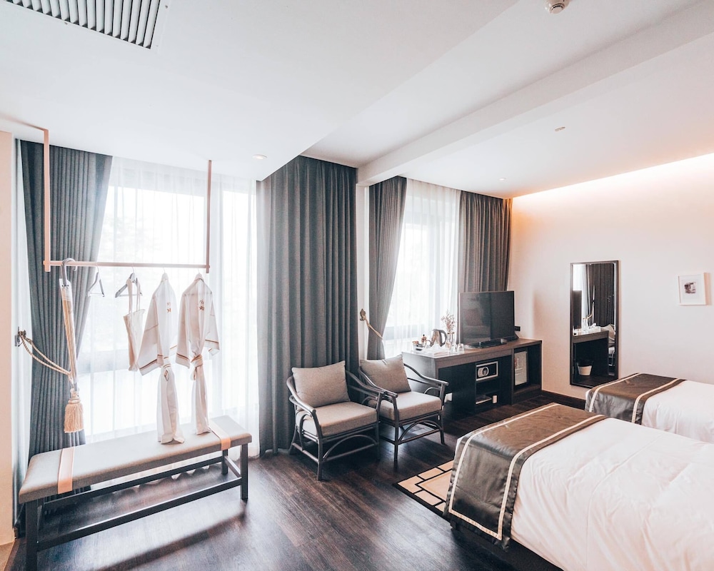 Deluxe Twin Room - Photo 6