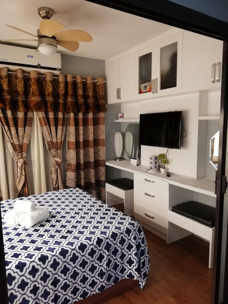 1 Bedroom Condo, Balcony photo 2