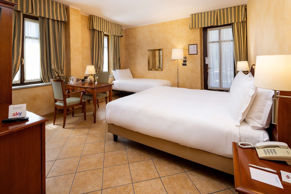 Standard Room, Multiple Beds - Photo 2