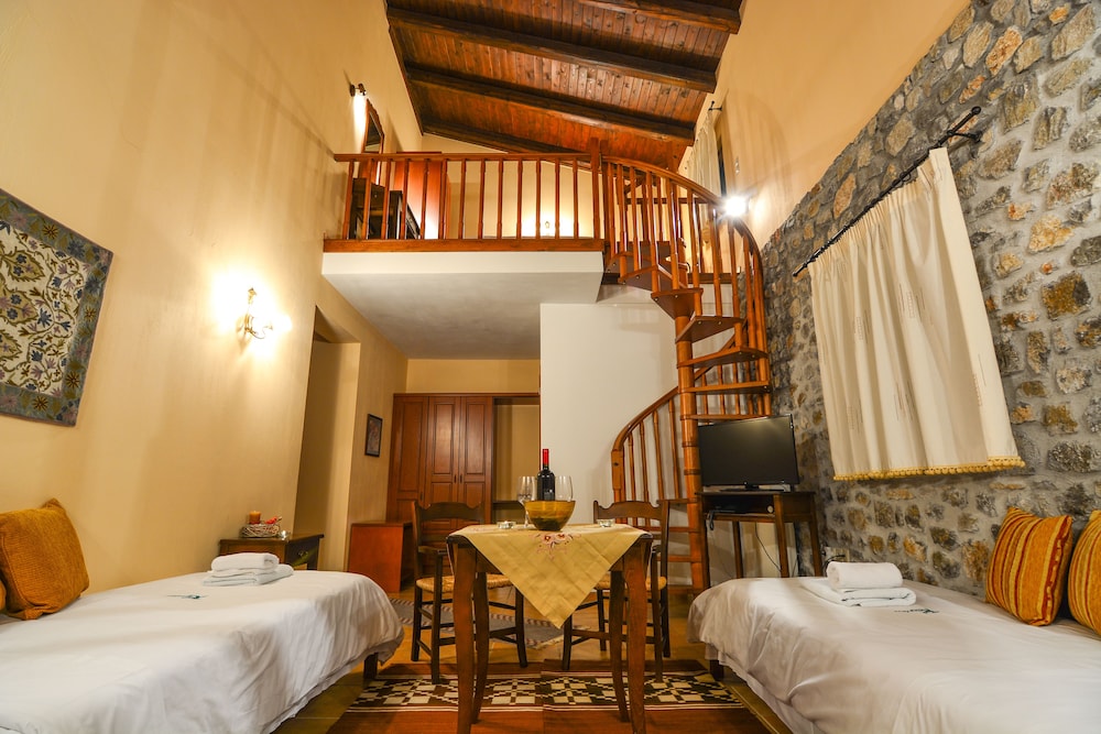 Suite, Multiple Beds, Mountain View photo 1