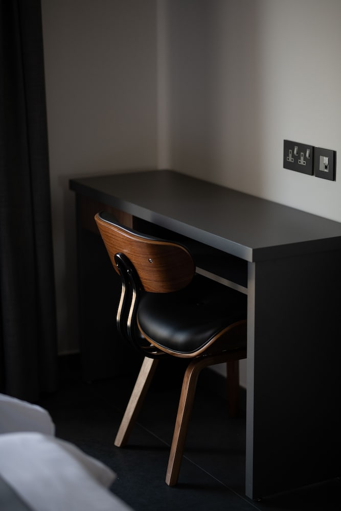 Deluxe Double or Twin Room - Photo 10
