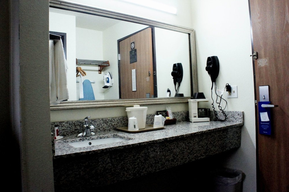 Suite, 2 Queen Beds, Non Smoking (No Pets) - Photo 6