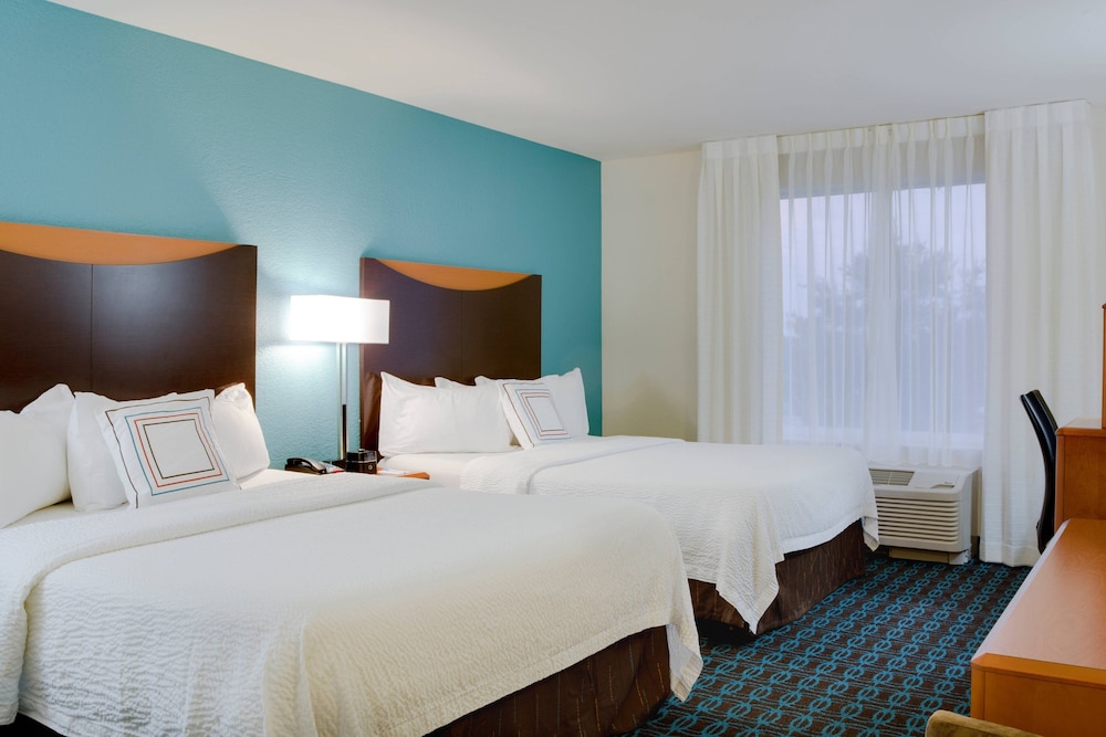 Room, 2 Queen Beds (Mobility/Hearing Accessible, Tub) photo 2